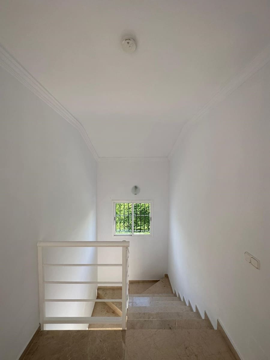 5 chambre Villa/Maison à vendre à Nueva Andalucia avec piscine - 1 575 000 € (Ref: 9556138)