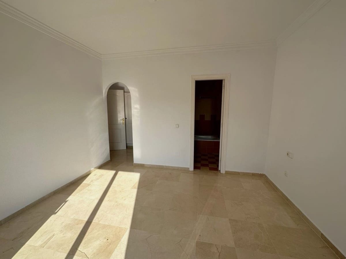 5 chambre Villa/Maison à vendre à Nueva Andalucia avec piscine - 1 575 000 € (Ref: 9556138)