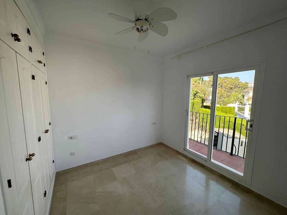 5 chambre Villa/Maison à vendre à Nueva Andalucia avec piscine - 1 575 000 € (Ref: 9556138)