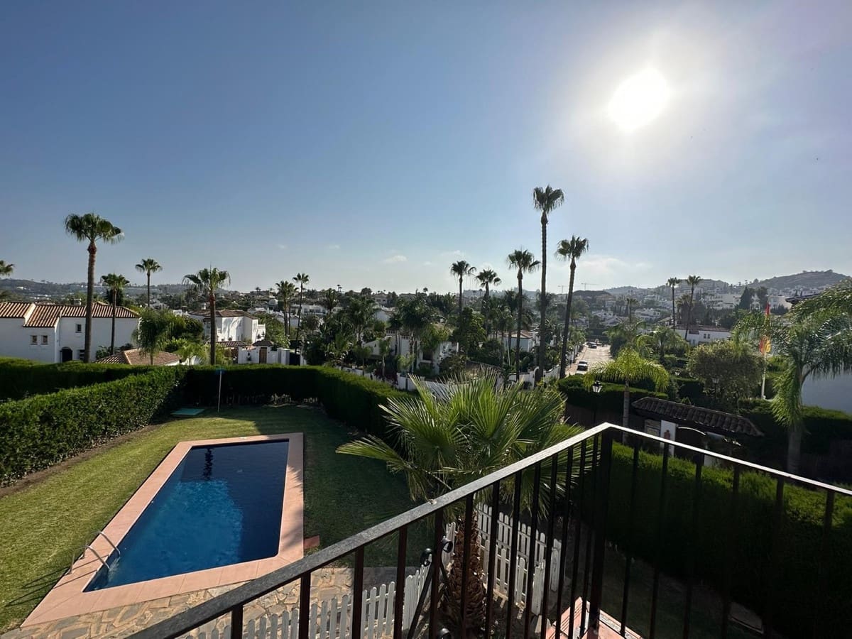 5 chambre Villa/Maison à vendre à Nueva Andalucia avec piscine - 1 575 000 € (Ref: 9556138)