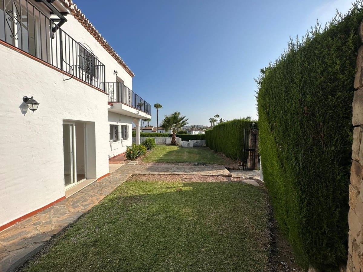 5 chambre Villa/Maison à vendre à Nueva Andalucia avec piscine - 1 575 000 € (Ref: 9556138)