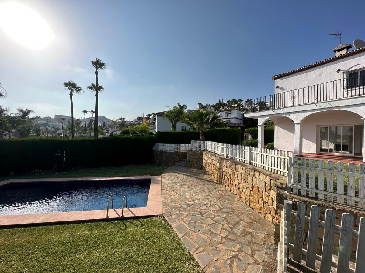 5 chambre Villa/Maison à vendre à Nueva Andalucia avec piscine - 1 575 000 € (Ref: 9556138)