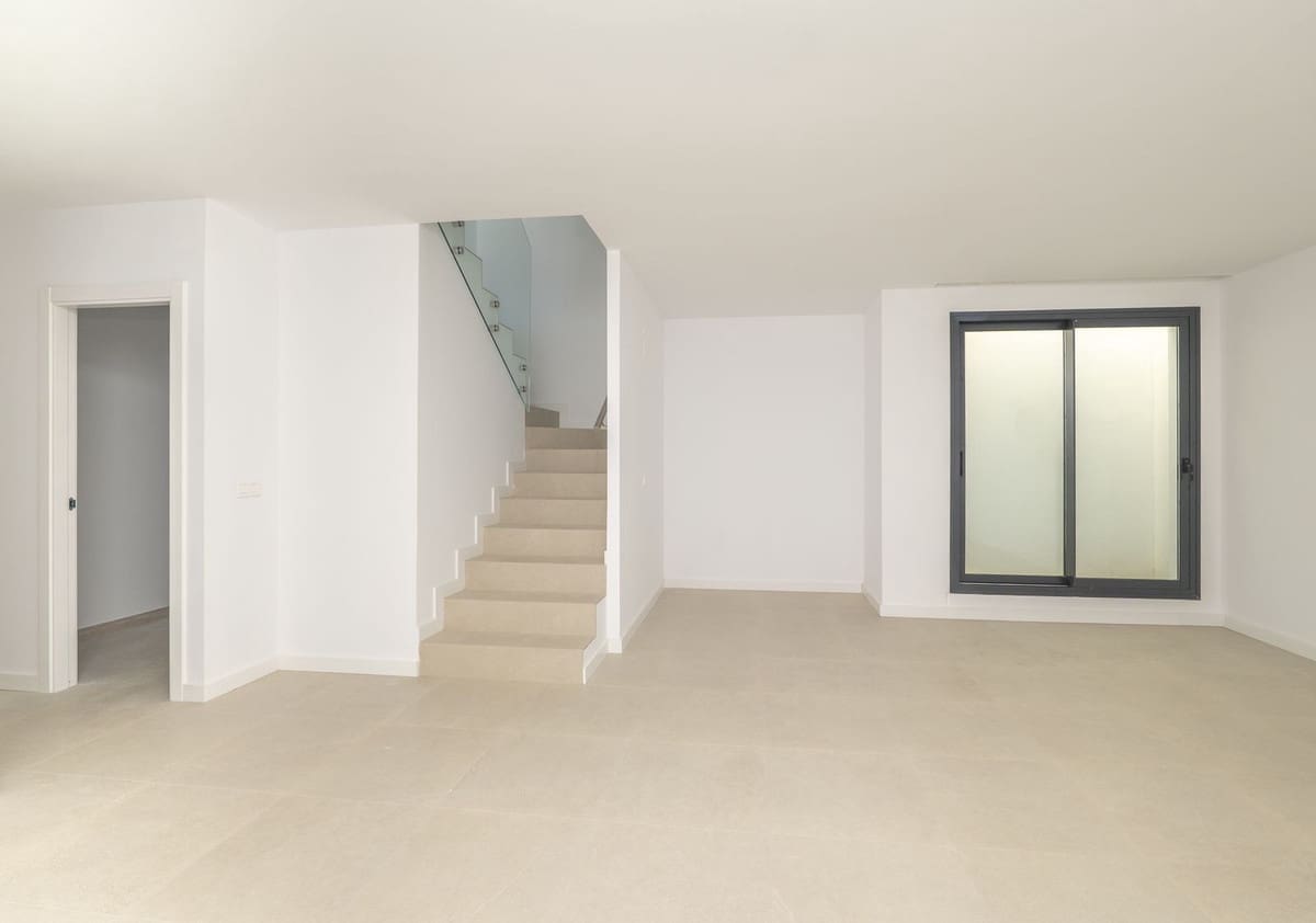 4 soveværelse Byhus til salg i Estepona med swimmingpool - € 1.050.000 (Ref: 9556139)