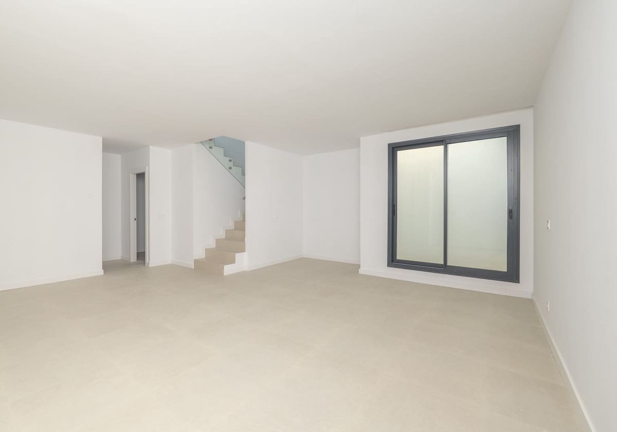 4 soveværelse Byhus til salg i Estepona med swimmingpool - € 1.050.000 (Ref: 9556139)