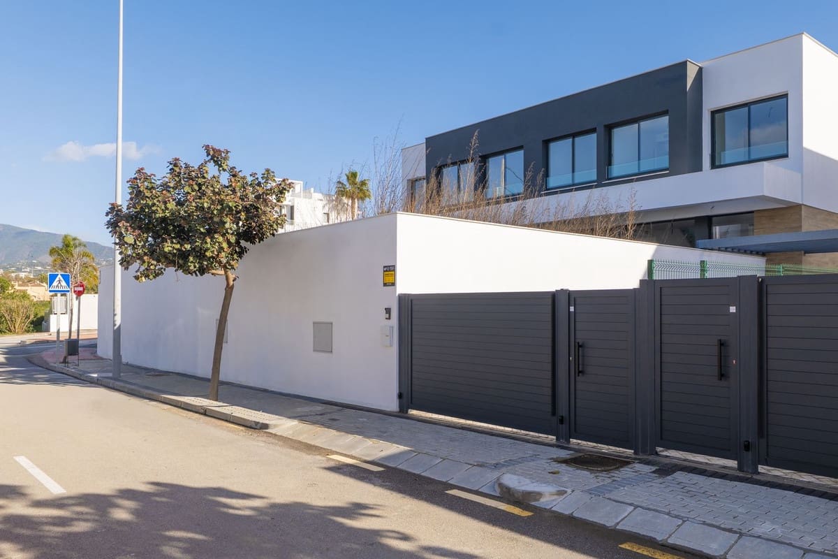 4 soveværelse Byhus til salg i Estepona med swimmingpool - € 1.050.000 (Ref: 9556139)