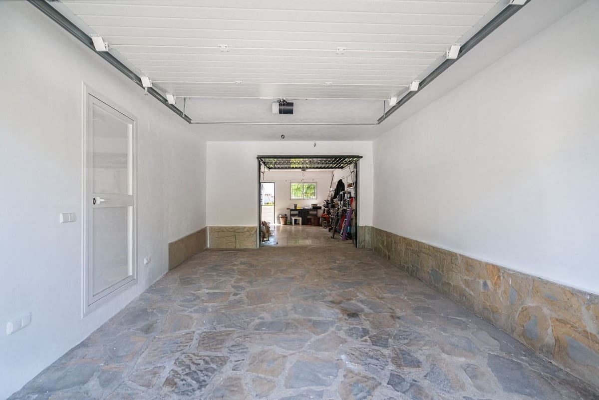 3 slaapkamer Villa te koop in San Pedro de Alcantara met zwembad - € 1.350.000 (Ref: 9556140)