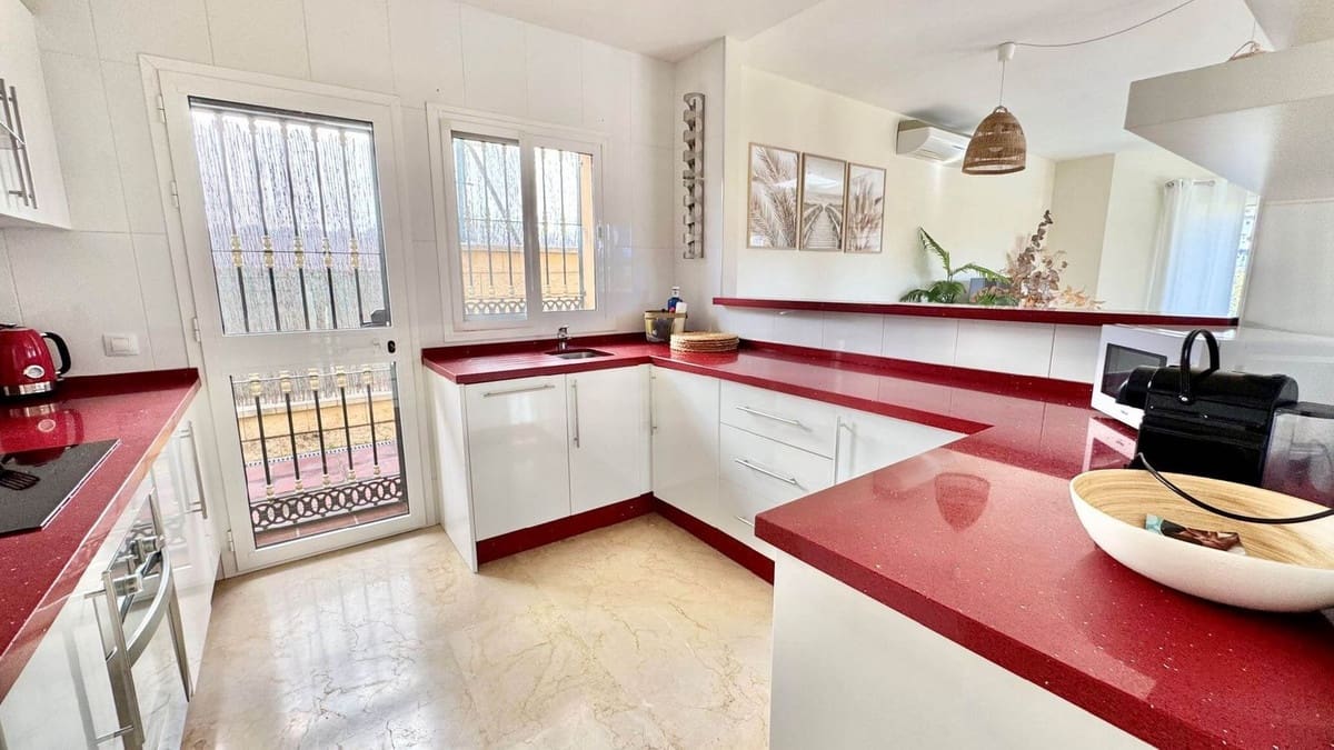 3 soverom Villa til salgs i Riviera del Sol med svømmebasseng - € 730 000 (Ref: 9558023)