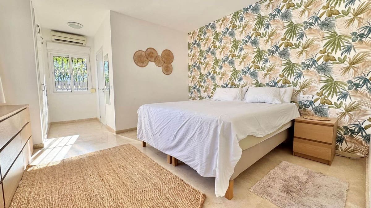 3 soverom Villa til salgs i Riviera del Sol med svømmebasseng - € 730 000 (Ref: 9558023)