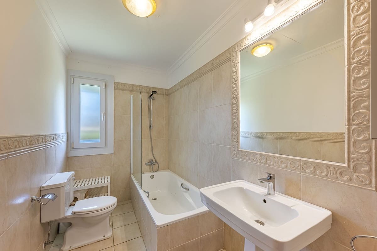 5 soveværelse Villa til salg i Sotogrande med swimmingpool - € 1.185.000 (Ref: 9558024)