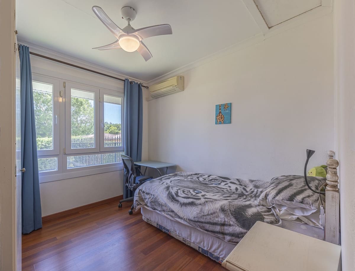 5 soveværelse Villa til salg i Sotogrande med swimmingpool - € 1.185.000 (Ref: 9558024)