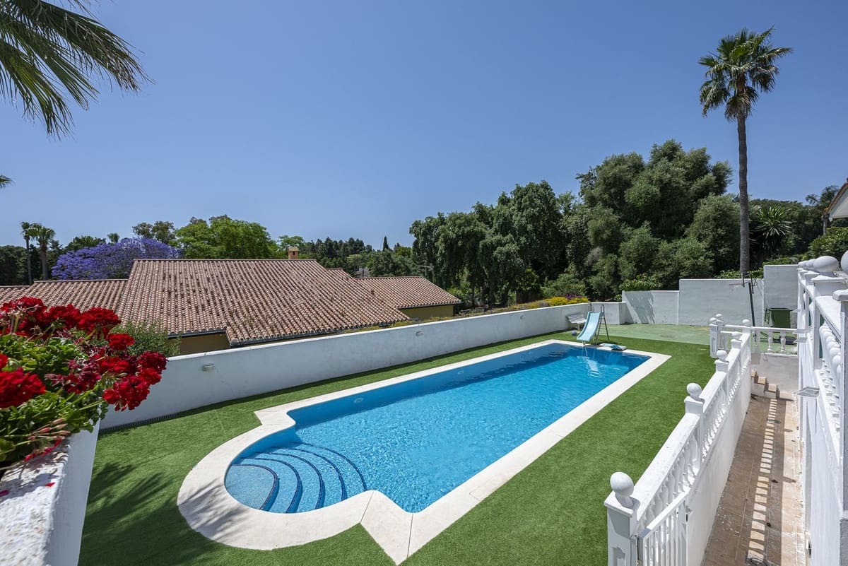 5 soveværelse Villa til salg i Sotogrande med swimmingpool - € 1.185.000 (Ref: 9558024)