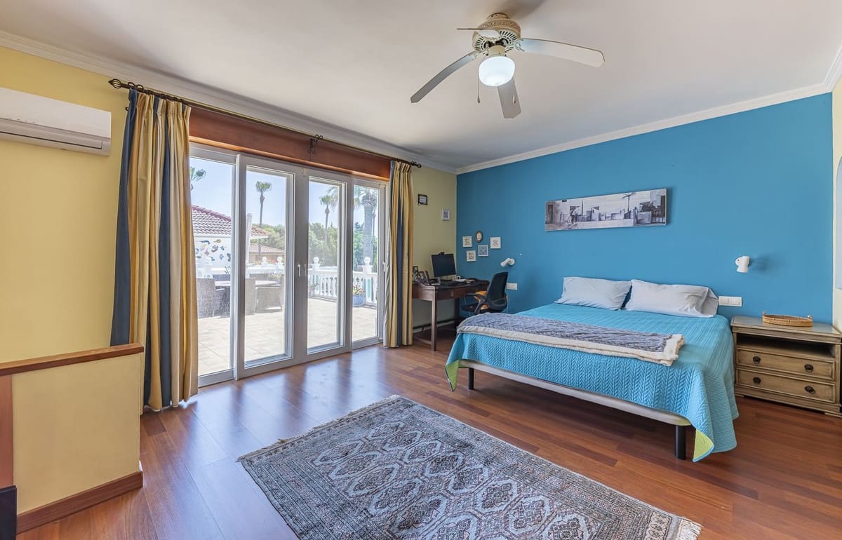 5 bedroom Villa for sale in Sotogrande with pool - € 1,185,000 (Ref: 9558024)