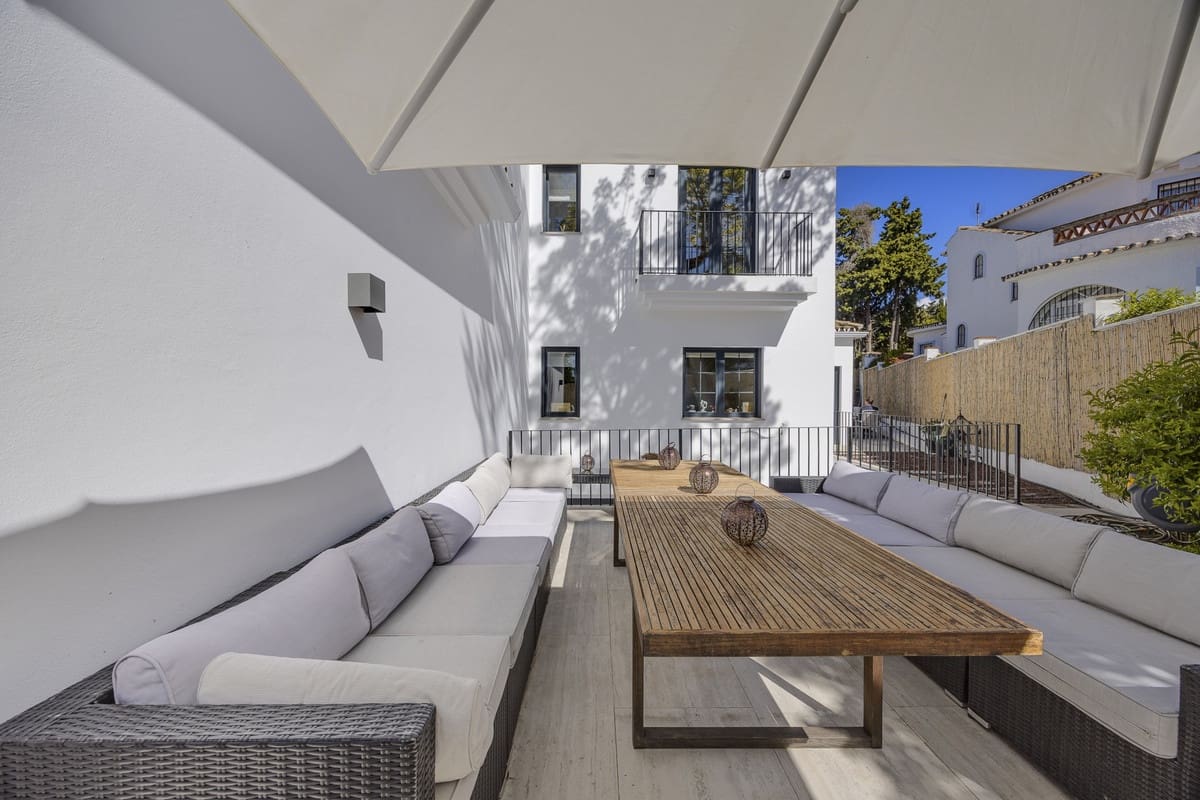 5 soveværelse Villa til salg i Guadalmina med swimmingpool - € 1.795.000 (Ref: 9558025)