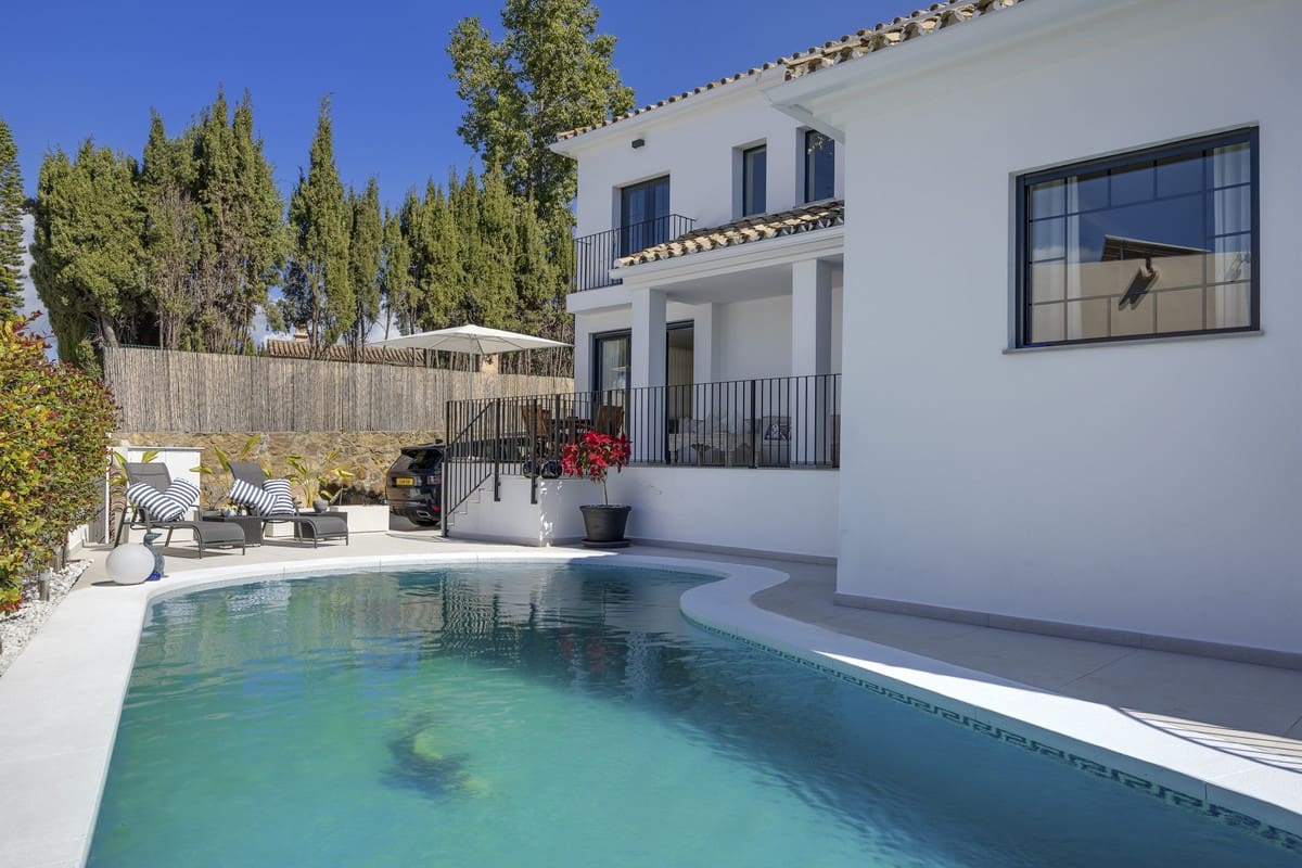 Chalet de 5 habitaciones en Guadalmina en venta con piscina - 1.795.000 € (Ref: 9558025)