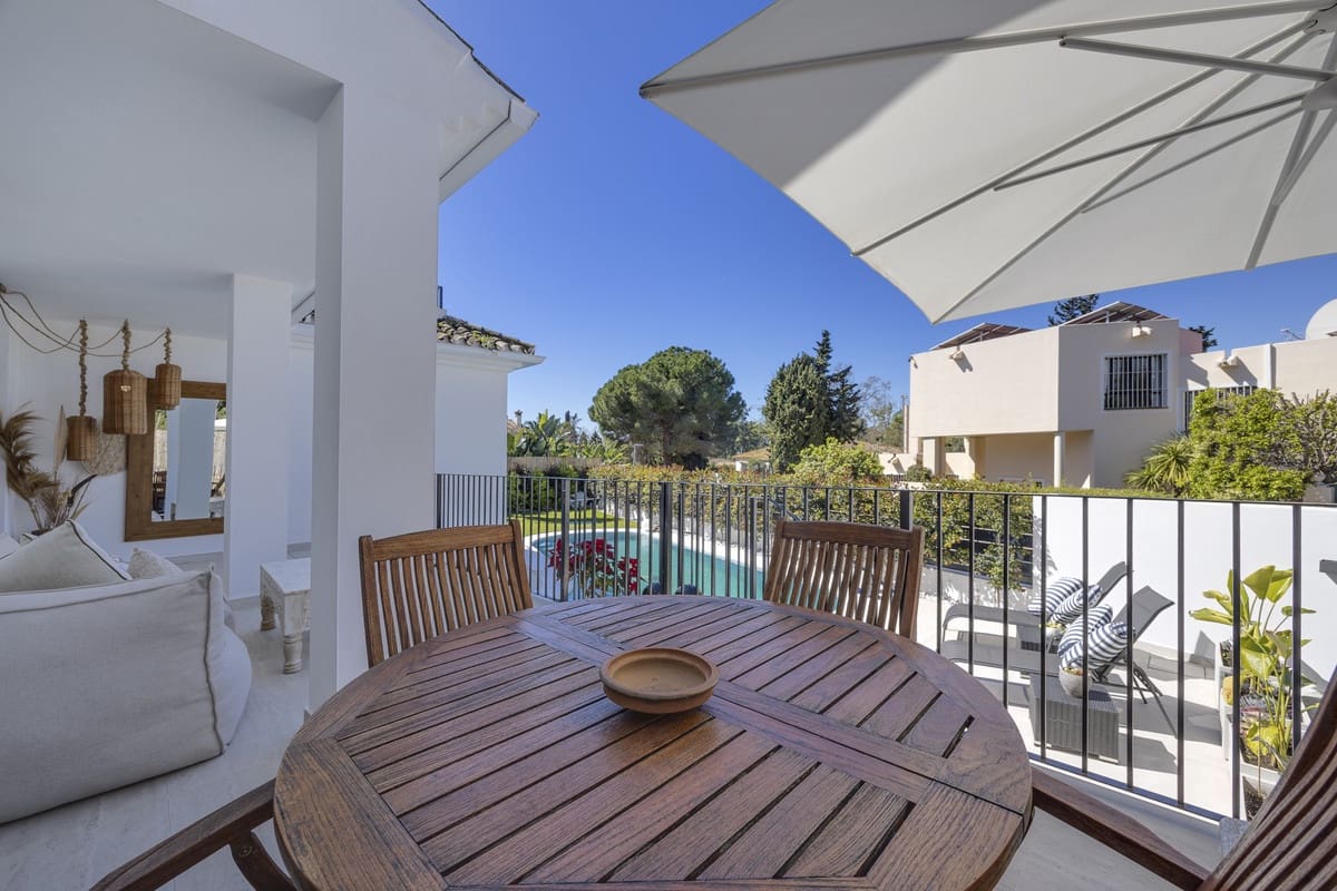 Chalet de 5 habitaciones en Guadalmina en venta con piscina - 1.795.000 € (Ref: 9558025)