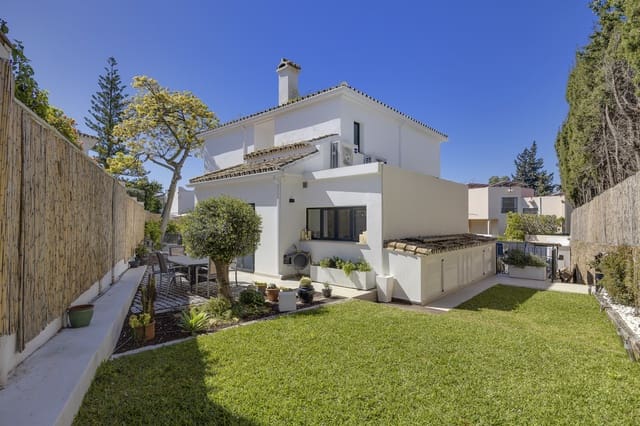 5 sovrum Villa till salu i Guadalmina Alta, Marbella med pool - 1 795 000 € (Ref: 9558025)