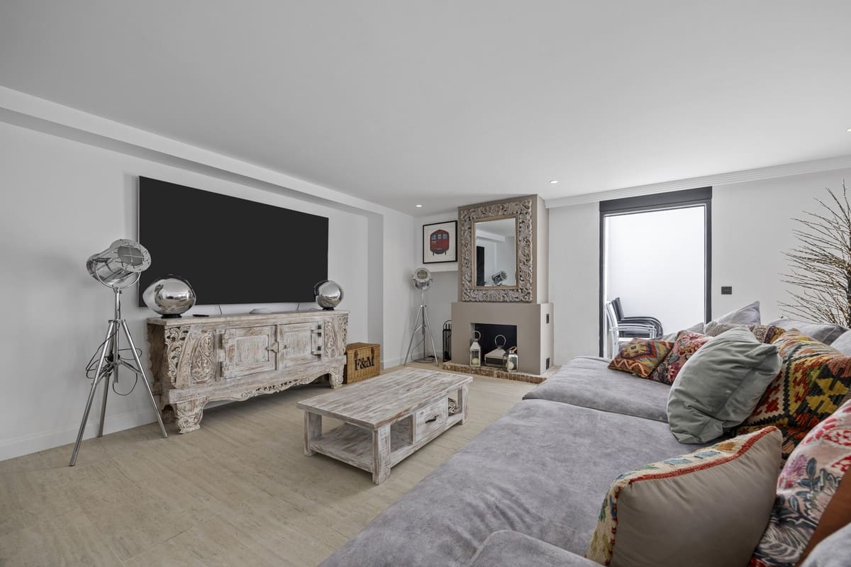 5 bedroom Villa for sale in Guadalmina with pool - € 1,795,000 (Ref: 9558025)