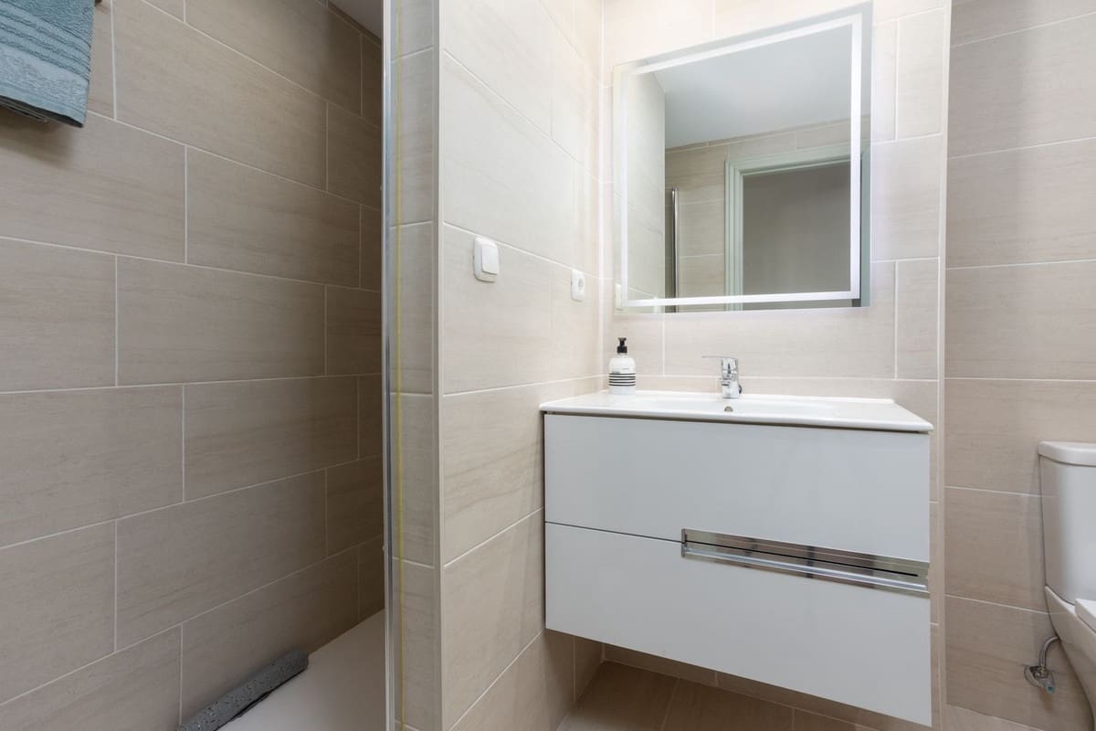 2 bedroom Apartment for sale in San Pedro de Alcantara with pool - € 470,000 (Ref: 9569108)