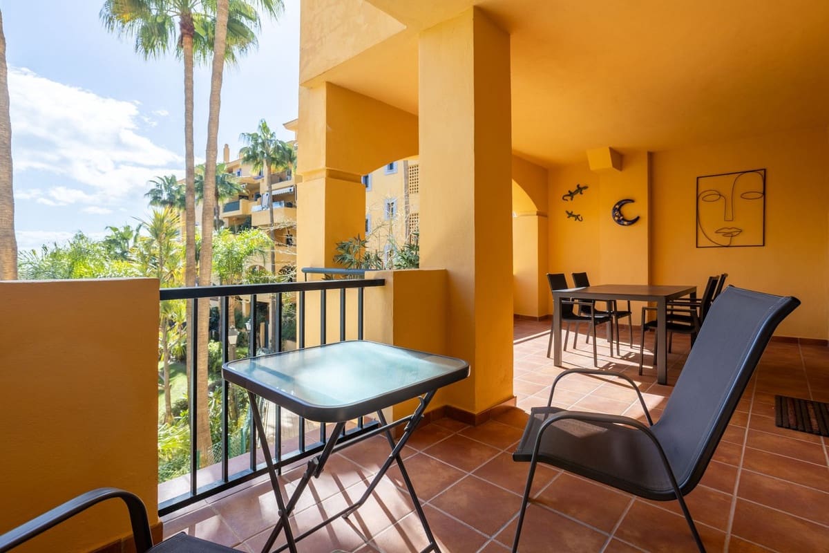 2 bedroom Apartment for sale in San Pedro de Alcantara with pool - € 470,000 (Ref: 9569108)