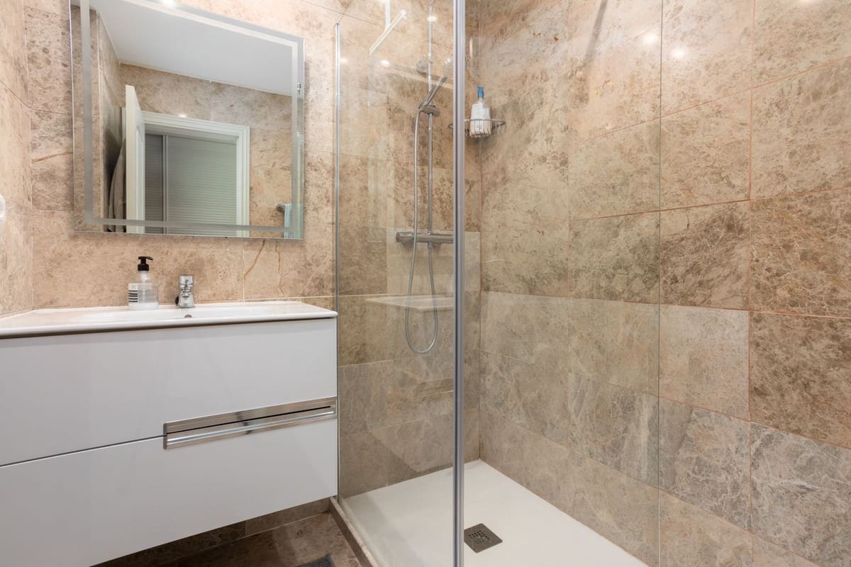 2 bedroom Apartment for sale in San Pedro de Alcantara with pool - € 470,000 (Ref: 9569108)