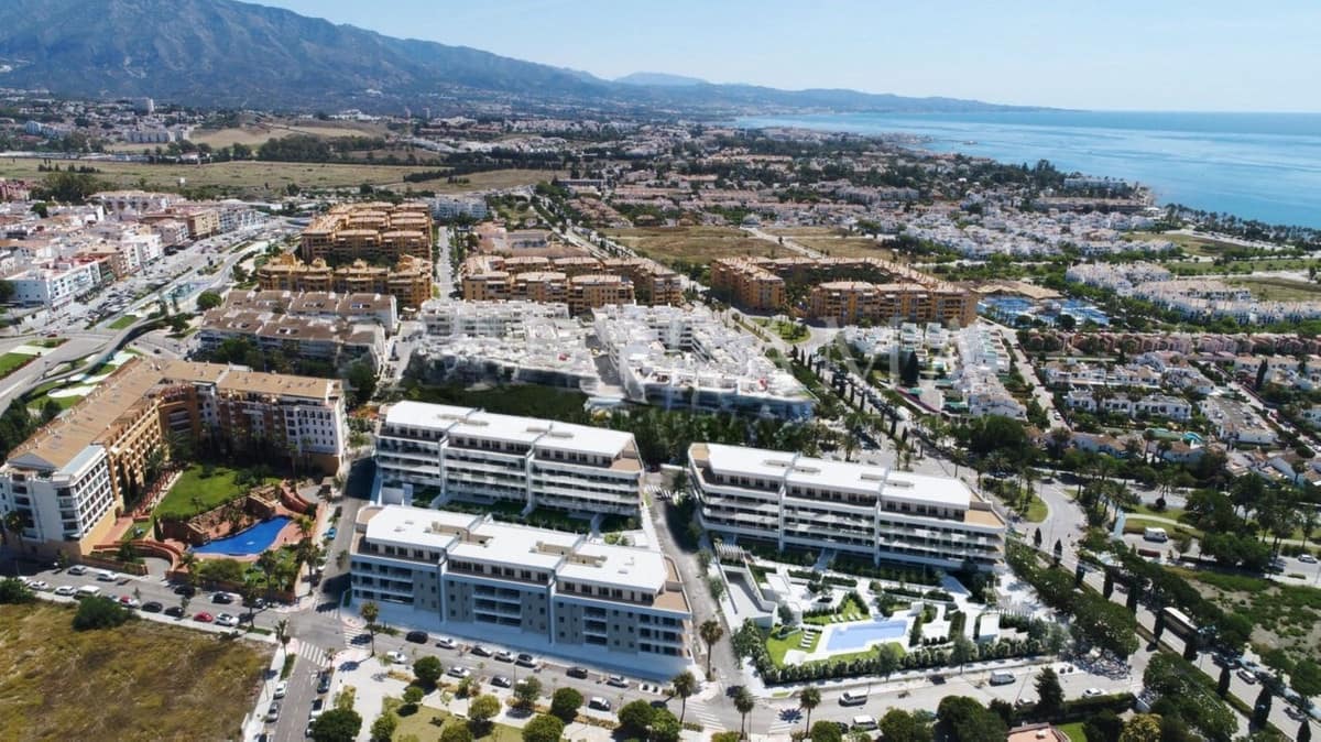 2 bedroom Apartment for sale in San Pedro de Alcantara with pool - € 470,000 (Ref: 9569108)