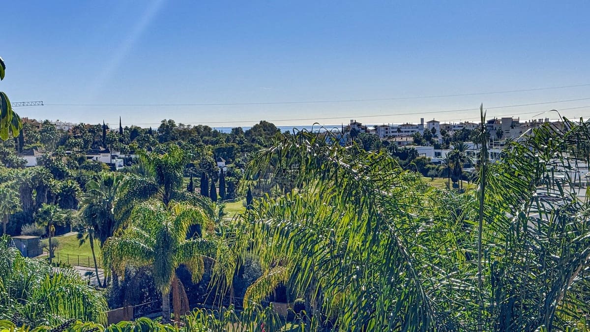 3 bedroom Apartment for sale in Estepona with pool - € 995,000 (Ref: 9569109)