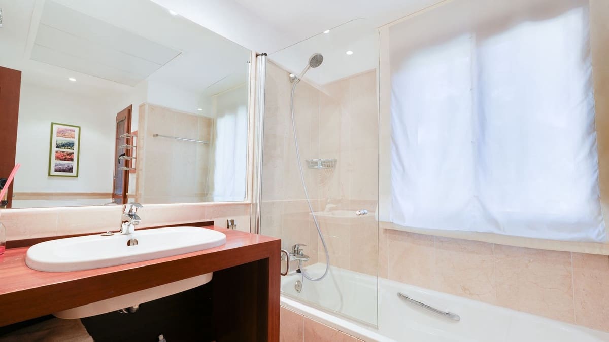 3 bedroom Apartment for sale in Estepona with pool - € 750,000 (Ref: 9569109)