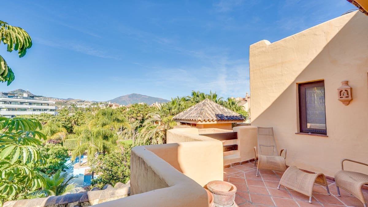 3 bedroom Apartment for sale in Estepona with pool - € 750,000 (Ref: 9569109)
