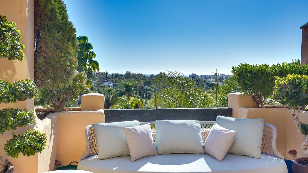 3 bedroom Apartment for sale in Estepona with pool - € 750,000 (Ref: 9569109)