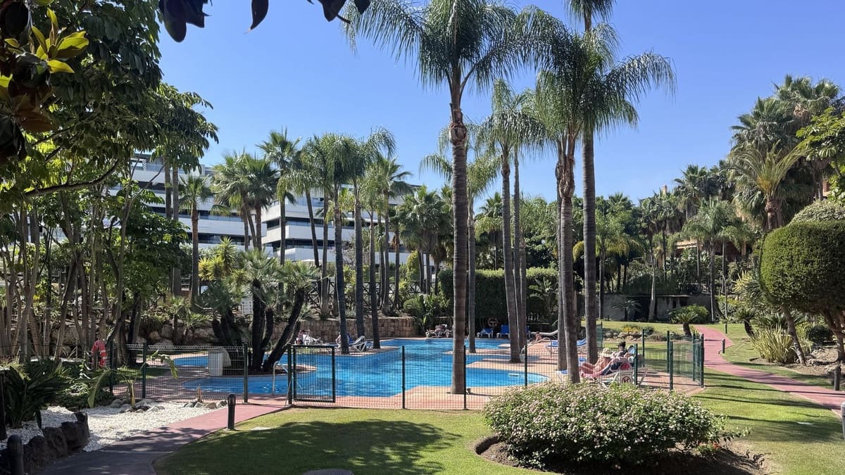 3 bedroom Apartment for sale in Estepona with pool - € 750,000 (Ref: 9569109)