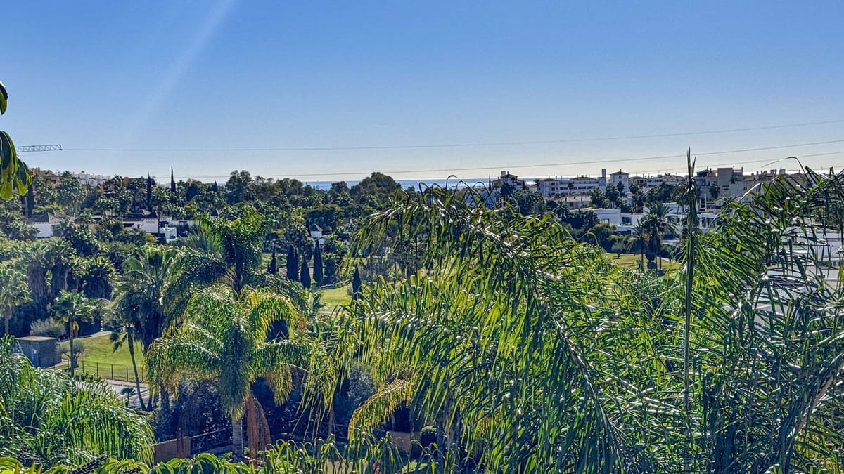3 bedroom Apartment for sale in Estepona with pool - € 750,000 (Ref: 9569109)