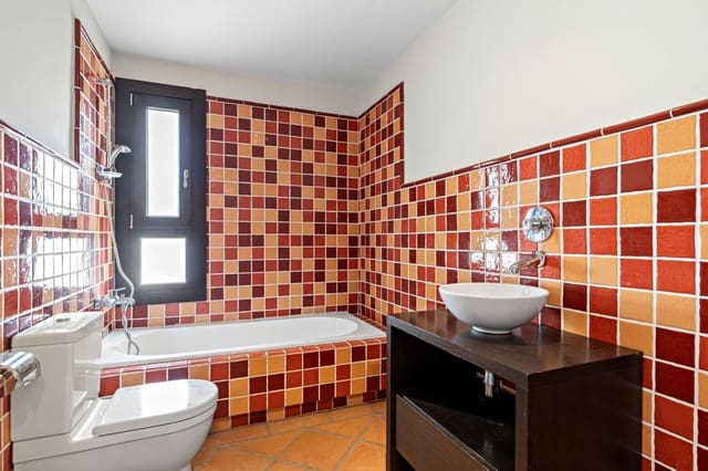 4 soverom Hus til salgs i Benahavís pueblo, Benahavís med svømmebasseng - € 525 000 (Ref: 9569110)