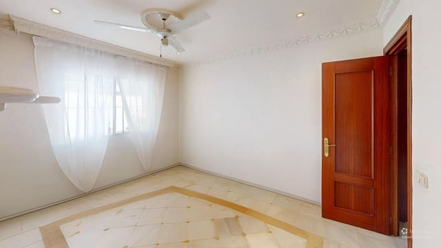 Chalet de 4 habitaciones en Saladillo-Benamara, Estepona en venta con piscina - 900.000 € (Ref: 9576850)