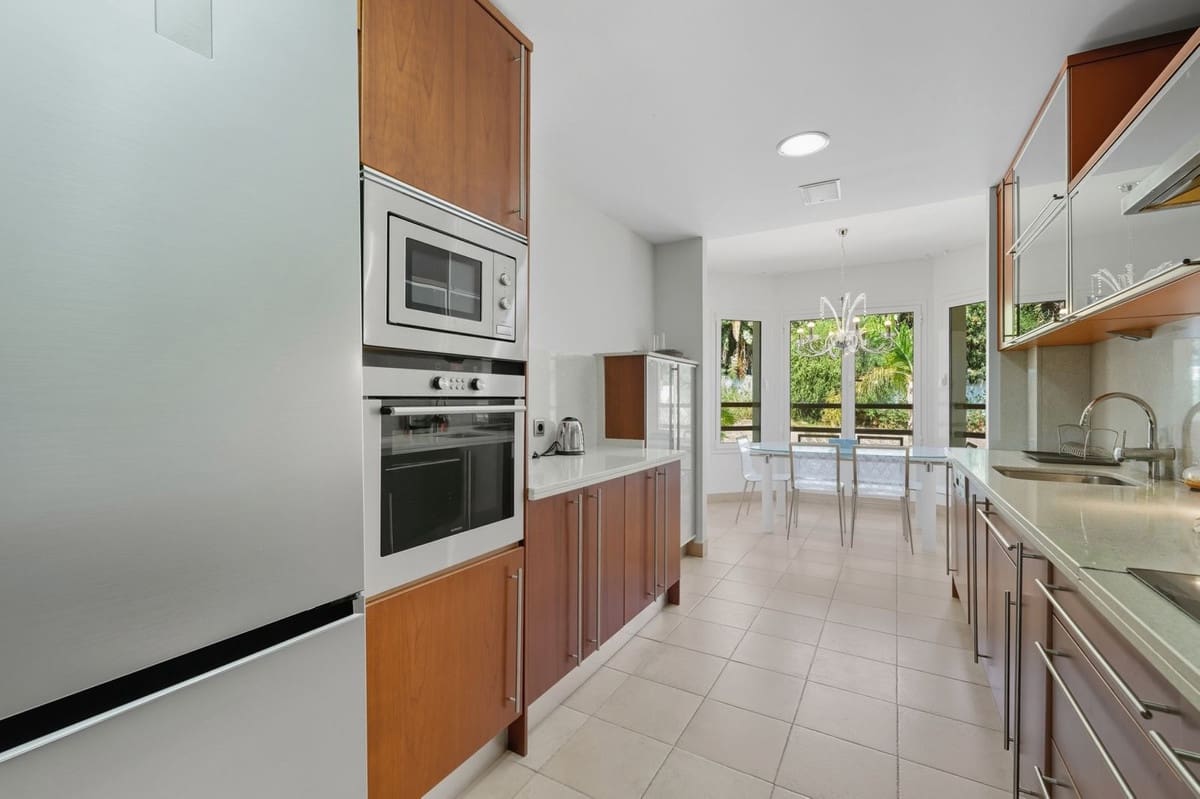 3 quarto Apartamento para venda em Golden Mile com piscina - 1 100 000 € (Ref: 9576851)