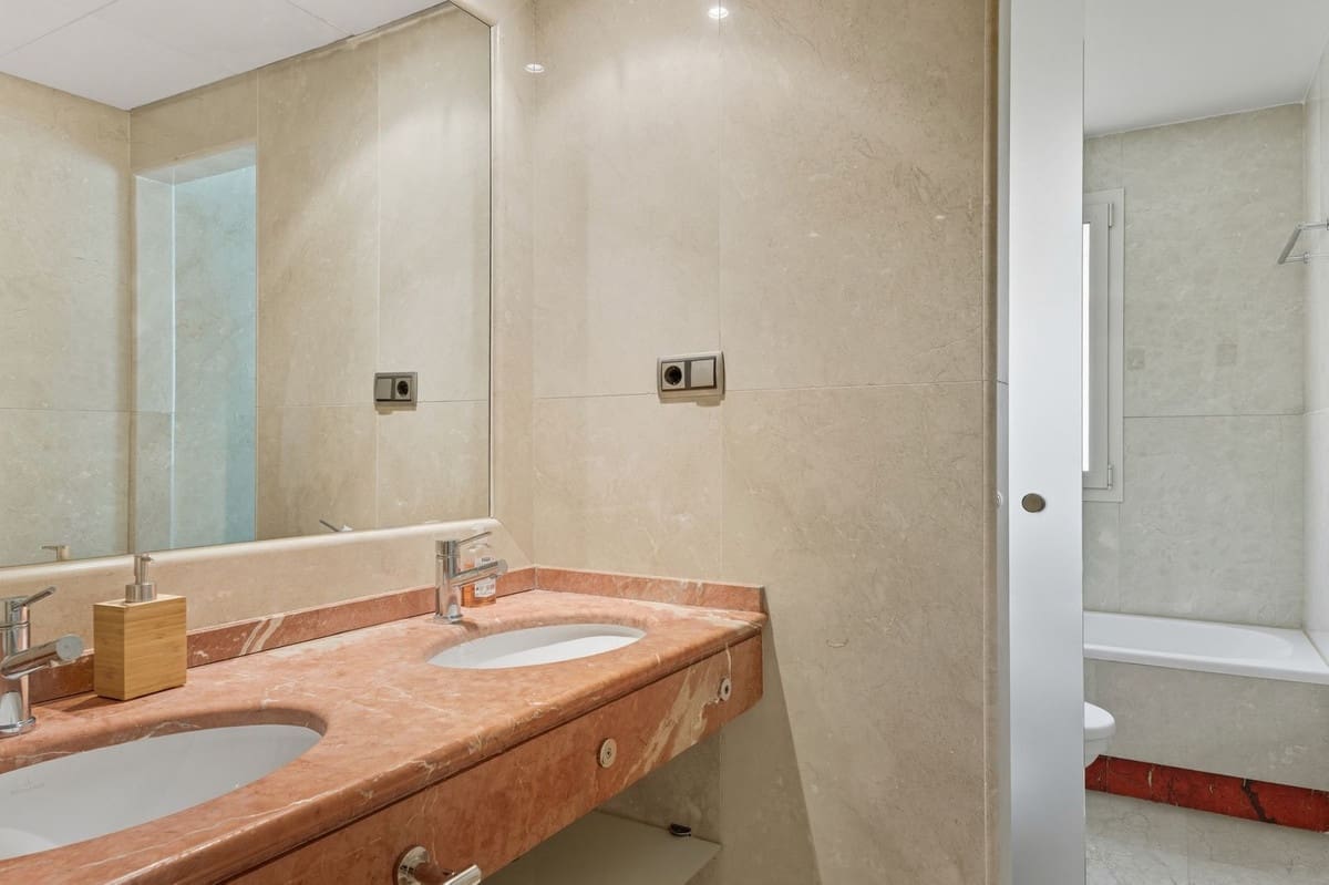 3 quarto Apartamento para venda em Golden Mile com piscina - 1 100 000 € (Ref: 9576851)