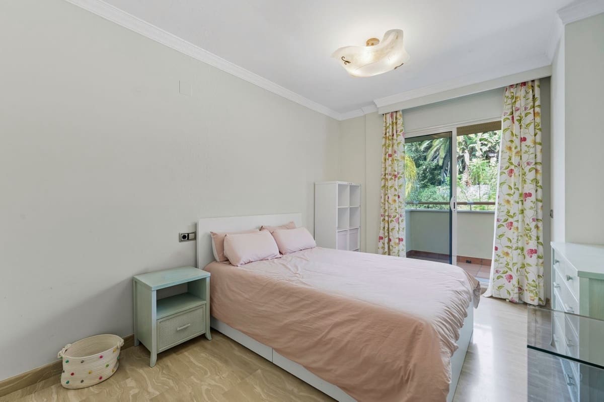 3 quarto Apartamento para venda em Golden Mile com piscina - 1 100 000 € (Ref: 9576851)