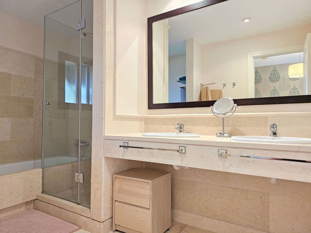 2 slaapkamer Appartement te koop in Benahavis met zwembad - € 499.000 (Ref: 9576852)