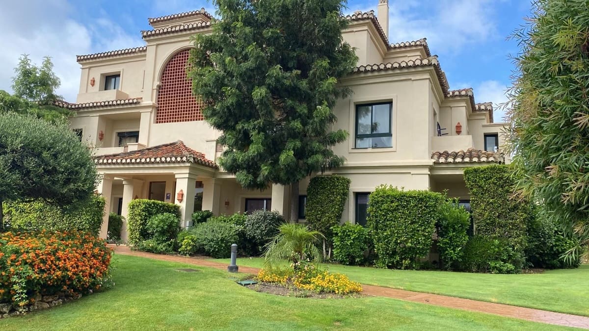 2 slaapkamer Appartement te koop in Benahavis met zwembad - € 499.000 (Ref: 9576852)