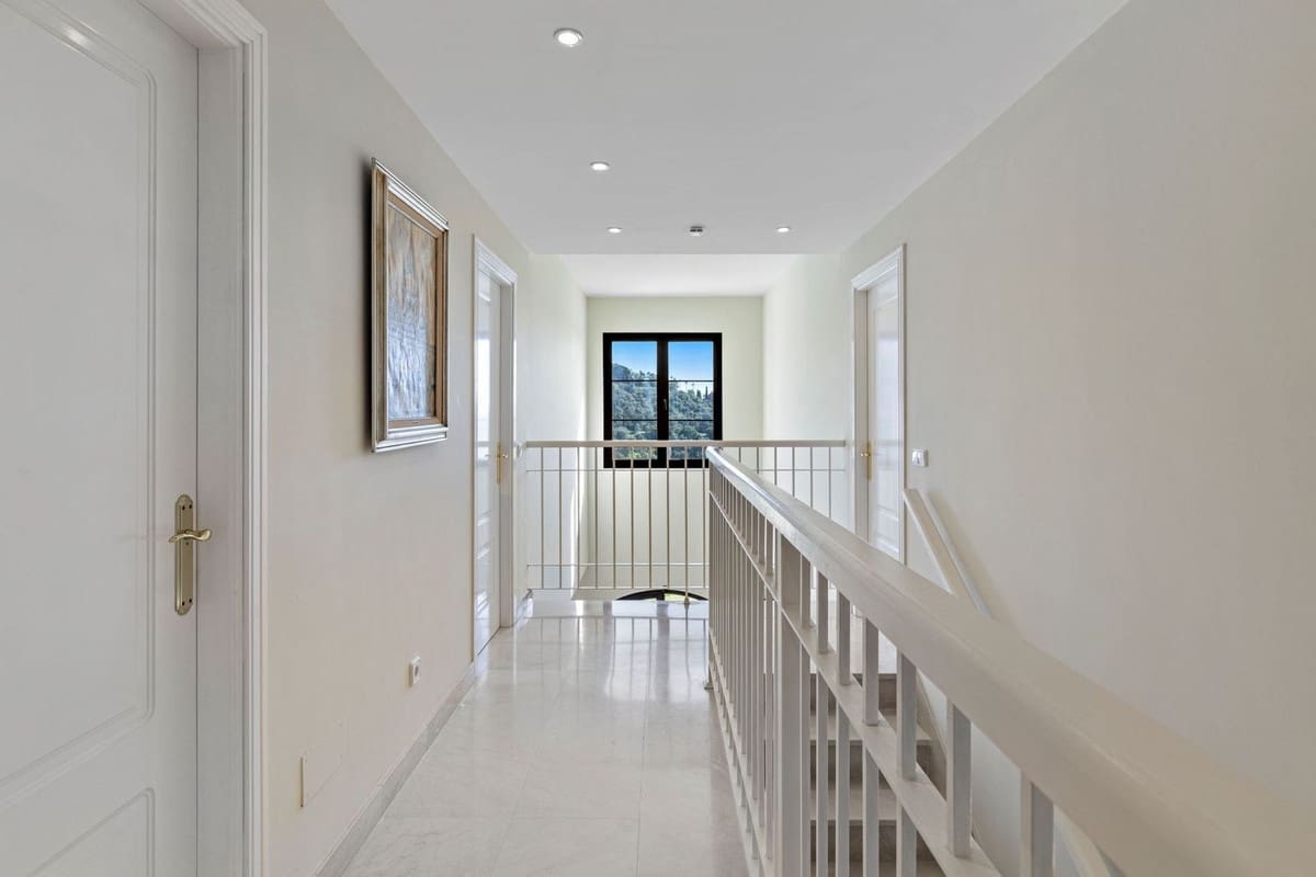 4 bedroom Townhouse for sale in Los Arqueros with pool - € 1,050,000 (Ref: 9583119)