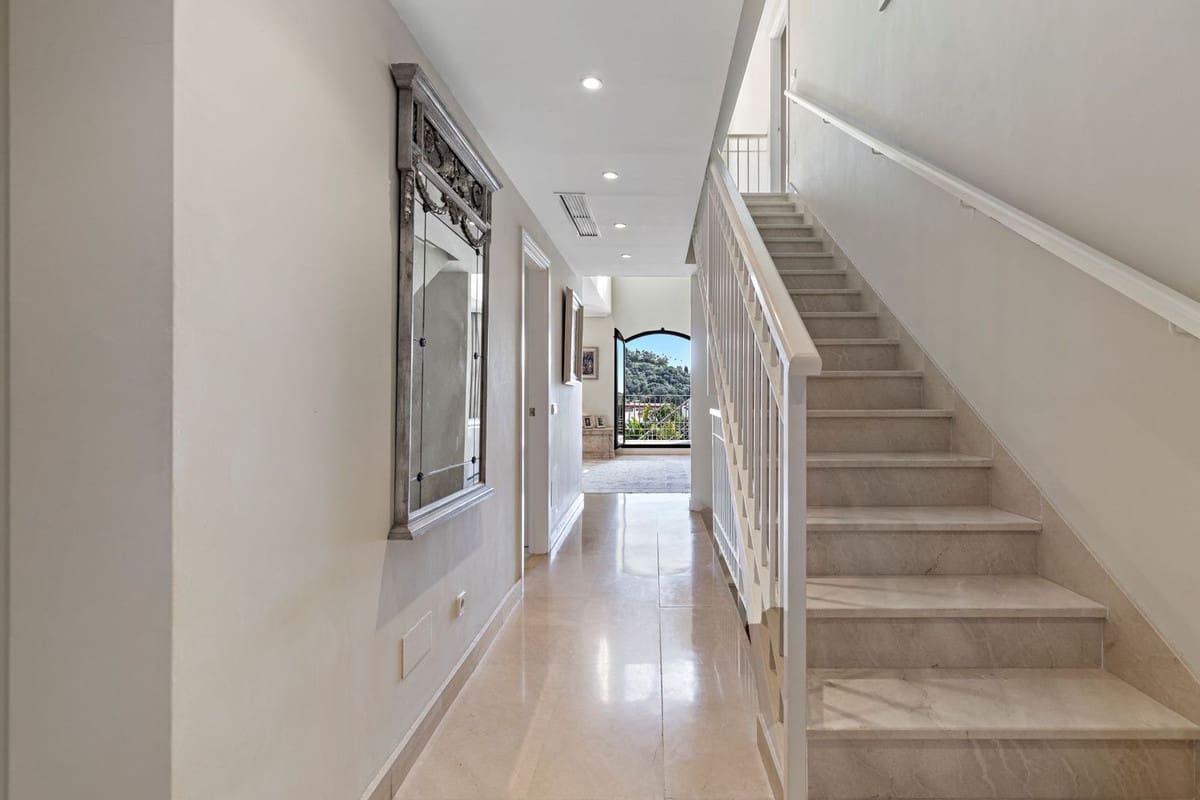 4 bedroom Townhouse for sale in Los Arqueros with pool - € 1,050,000 (Ref: 9583119)