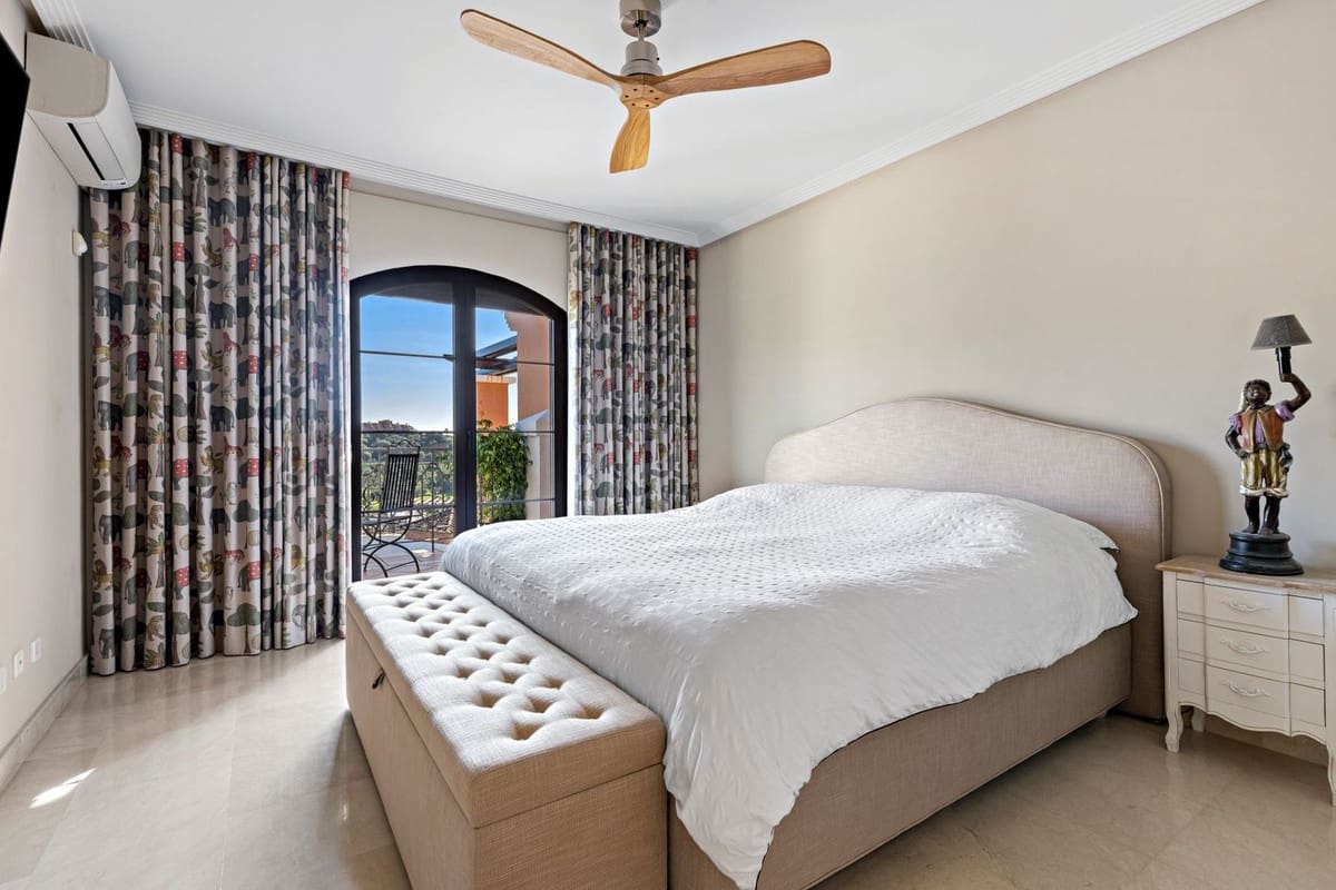 4 bedroom Townhouse for sale in Los Arqueros with pool - € 1,050,000 (Ref: 9583119)