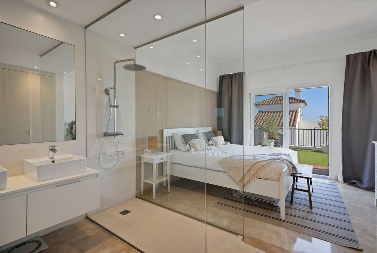 3 bedroom Apartment for sale in El Paraiso with pool - € 575,000 (Ref: 9583121)