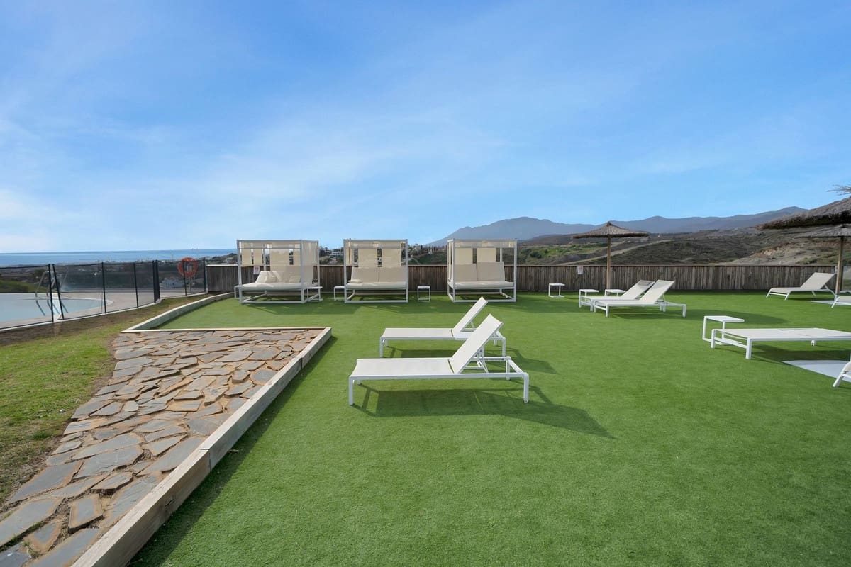 3 bedroom Apartment for sale in El Paraiso with pool - € 575,000 (Ref: 9583121)