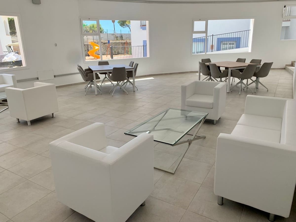 3 bedroom Apartment for sale in El Paraiso with pool - € 575,000 (Ref: 9583121)