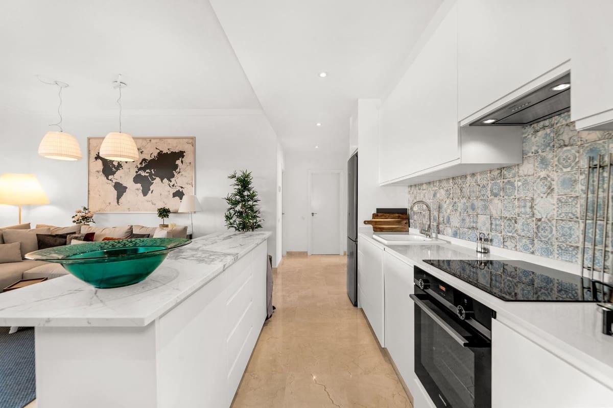 3 slaapkamer Appartement te koop in El Paraiso met zwembad - € 599.000 (Ref: 9583123)