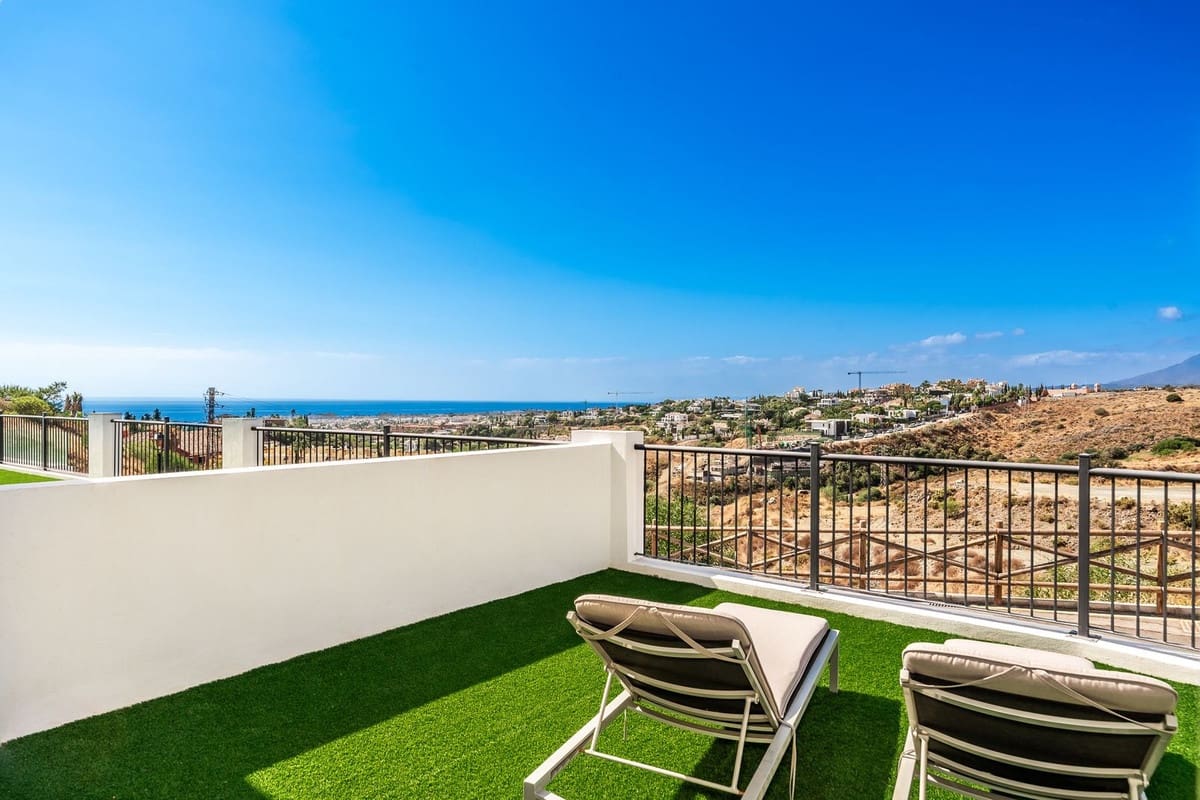 3 slaapkamer Appartement te koop in El Paraiso met zwembad - € 599.000 (Ref: 9583123)