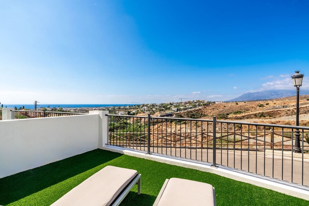 3 slaapkamer Appartement te koop in El Paraiso met zwembad - € 599.000 (Ref: 9583123)