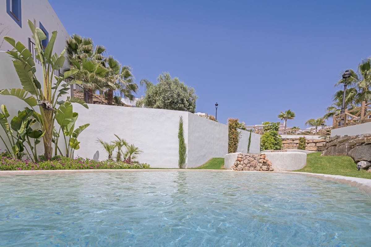 2 chambre Penthouse à vendre à El Paraiso avec piscine - 599 000 € (Ref: 9583124)