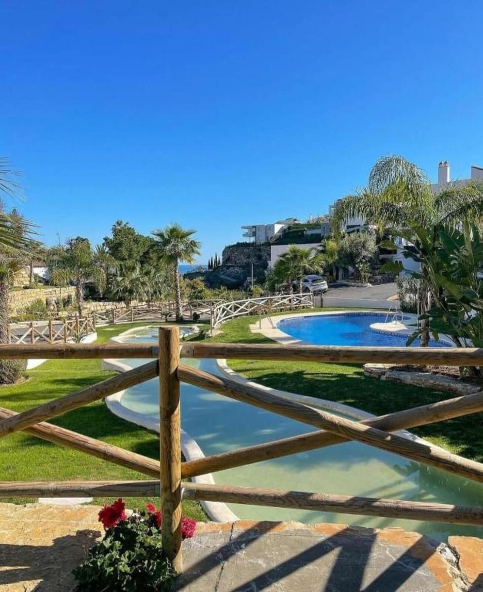 5 chambre Appartement à vendre à El Paraiso avec piscine - 750 000 € (Ref: 9583125)