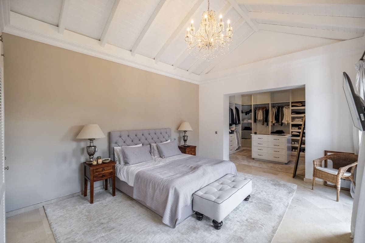 6 bedroom Villa for sale in El Madronal with pool - € 3,499,000 (Ref: 9583126)